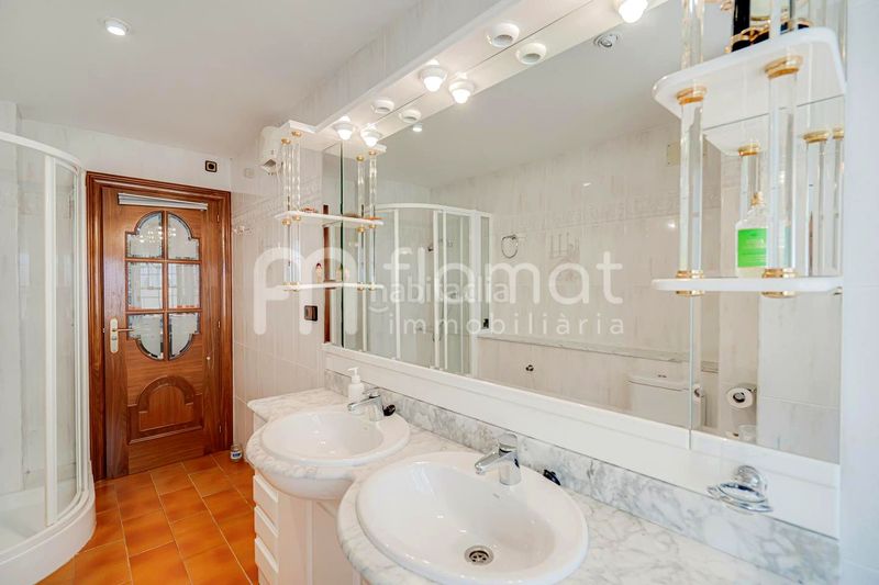 Foto b2c2615c-77da-4754-81b8-98f6722a64ce. Casa amb aparcament a Centre Blanes