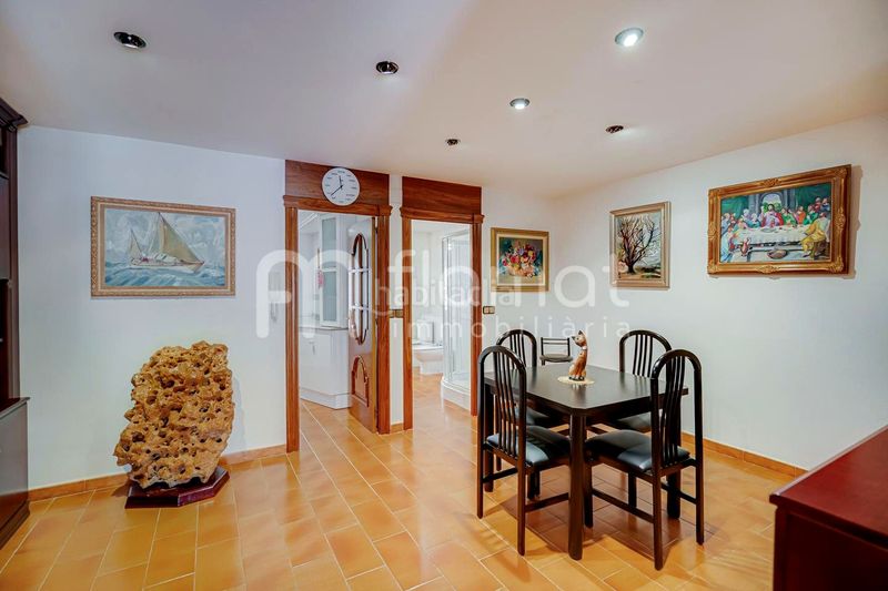 Foto be214b77-eb6c-48f1-aec5-67e6fe40a61a. Casa amb aparcament a Centre Blanes