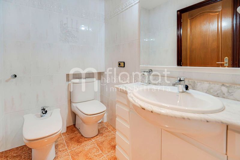 Foto d624ad97-d474-4cd3-9061-57a91c7c9c4e. Casa amb aparcament a Centre Blanes