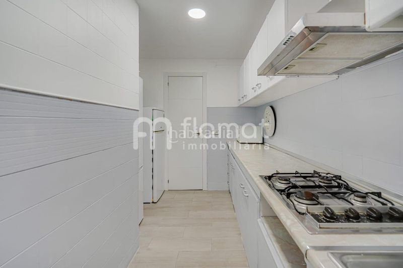 Foto 318d29df-6599-4860-b047-f0db89fd6d94. Pis a Els Pavos Blanes