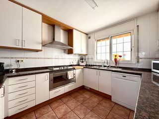 Appartamento in Mont Ferrant-Joan Carles I. Duplex en venta en blanes