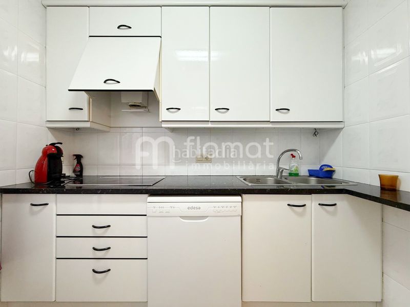 Foto 98582070-3c15-40f6-a97f-a2939f25da7c. Pis a Els Pins Blanes