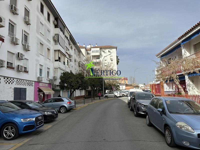 Foto 6aa25df7-52b3-4000-ba9f-d4867ceb6f72. Locale commerciale in mijail gorbachov 5 in Vista Azul - Consolación Dos Hermanas