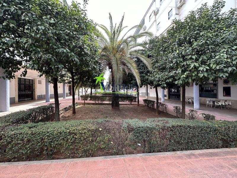 Foto 86b74ab8-eed3-45c9-a2e3-ba0e89e75006. Locale commerciale in mijail gorbachov 5 in Vista Azul - Consolación Dos Hermanas