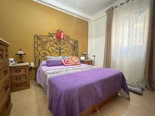 Appartement à Nuestro padre jesús cautivo 1. Piso en venta en bda. el rocio, 2 dormitorios.