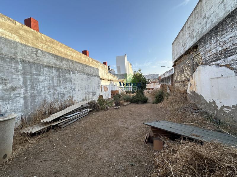 Foto 72c2609b-6af1-4fc6-81cc-9c8559bd5fcd. Terreno residenziale in amancio renes 11 in Centro - Doña Mercedes Dos Hermanas