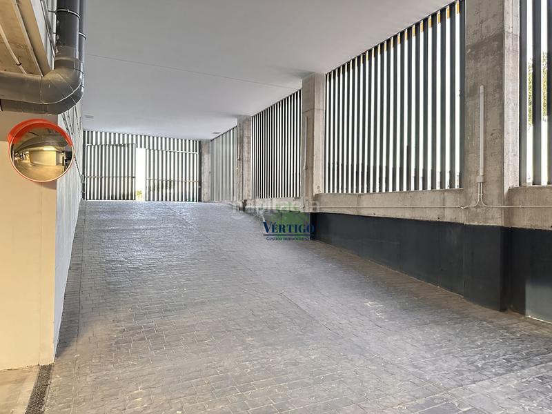 Foto 2ce60d5f-04e5-4d0b-9ecc-5ccfffc340b1. Rent flat in felipe gonzález márquez 12 in Entrenúcleos Dos Hermanas