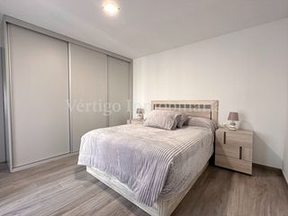 House in Calle santander 25. Impecable y amueblado en reyes católicos!!