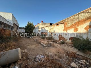 Terreny residencial a Calle AMANCIO RENES 11
