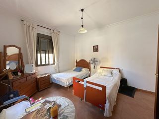 Casa a Avenida Reyes Católicos 75