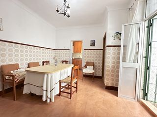 Casa a Avenida Reyes Católicos 75