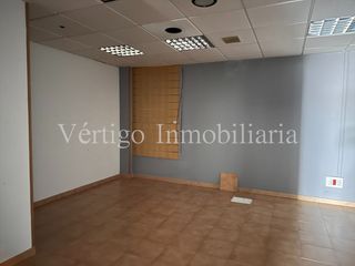 Business premise in Calle virgen de la encarnación 44. El lienzo perfecto para emprender!!