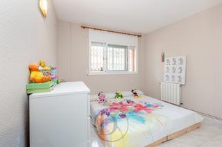 Pis a Torre-roja-Campreciós. Vivienda esquinera con luz natural, amplitud y todas las comodid