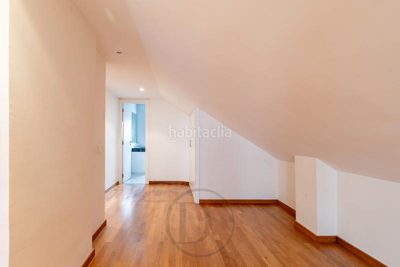 Foto 4b6cf7c3-0036-4a18-896d-b5de19714b3d. Dúplex amb calefacció aparcament a Sant Ramon - Maternitat Barcelona