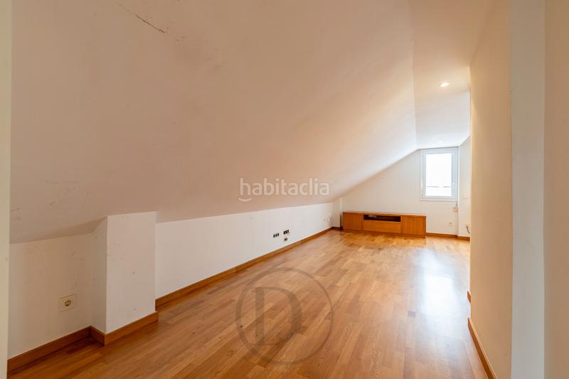 Foto 912cd4b1-5a4b-4810-94d6-d24a3363c45e. Dúplex amb calefacció aparcament a Sant Ramon - Maternitat Barcelona