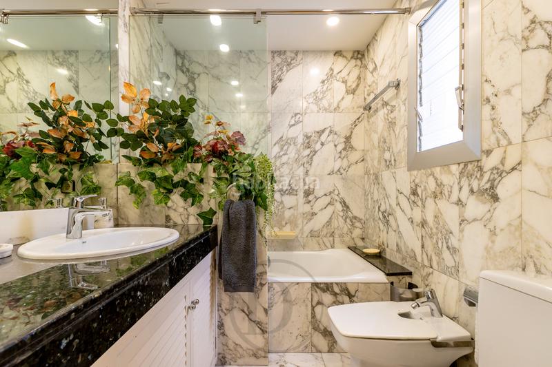 Foto f3b5304a-9445-4d9a-a3bc-ca49ca275509. Dúplex amb calefacció aparcament a Sant Ramon - Maternitat Barcelona