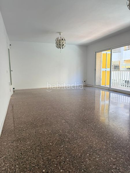 Foto b9677d9a-2e29-4f35-ab23-2b99f63628f1. Pis amb aparcament a Calafell platja Calafell