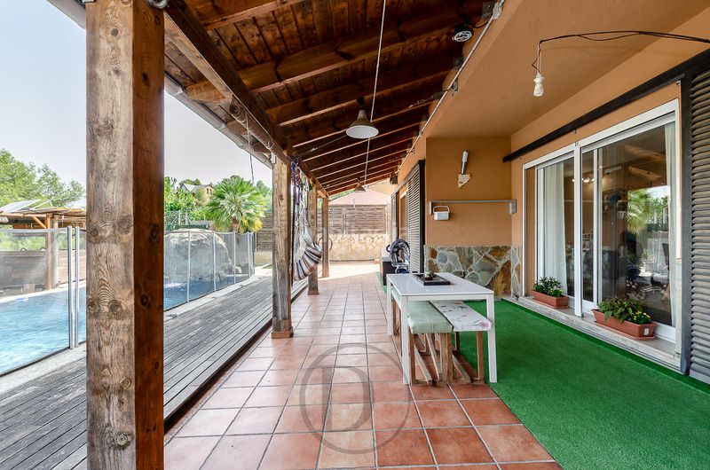 Foto 4317f587-98da-4e47-ad01-458243e98197. Casa amb xemeneia calefacció aparcament piscina a Vallirana