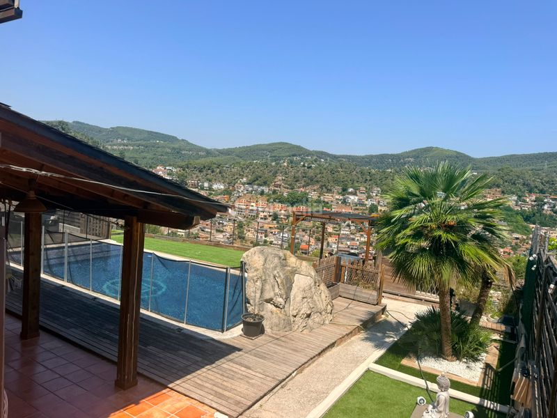 Foto a2d33cea-4403-4696-b8df-019f8f3112b6. Casa amb xemeneia calefacció aparcament piscina a Vallirana