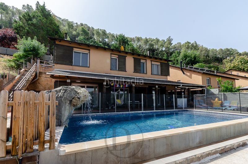 Foto ecbcf066-ccc4-4303-9b16-f39d0a10993e. Casa amb xemeneia calefacció aparcament piscina a Vallirana