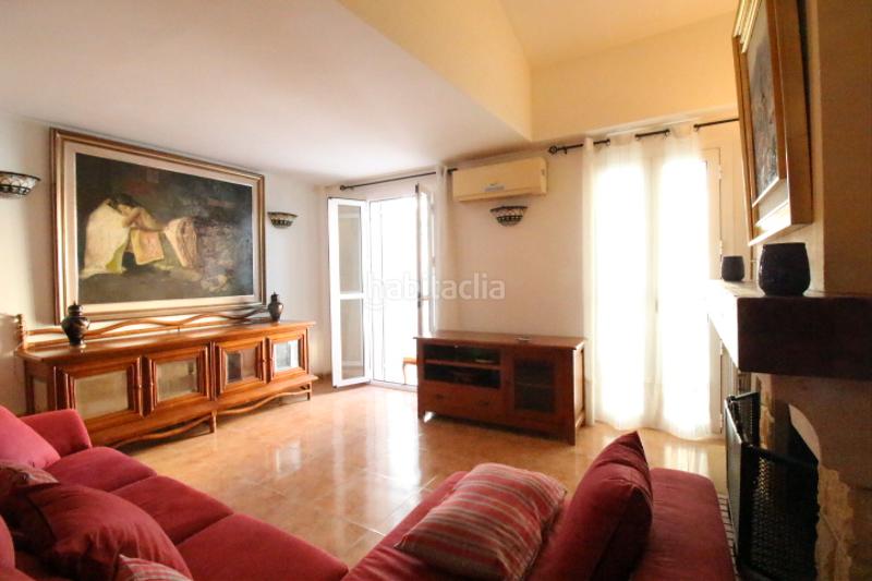 Foto 588c0778-fa34-4ec5-aeac-613056a0bc0f. Dúplex amb xemeneia a Puerto Marina Benalmádena