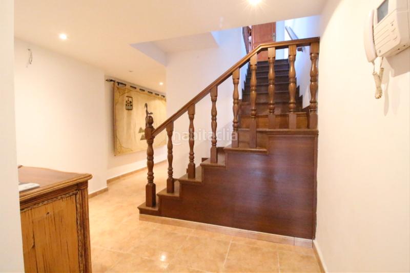 Foto 6ebdafa7-0a7e-41e3-805e-60a4e3d81e0a. Dúplex amb xemeneia a Puerto Marina Benalmádena