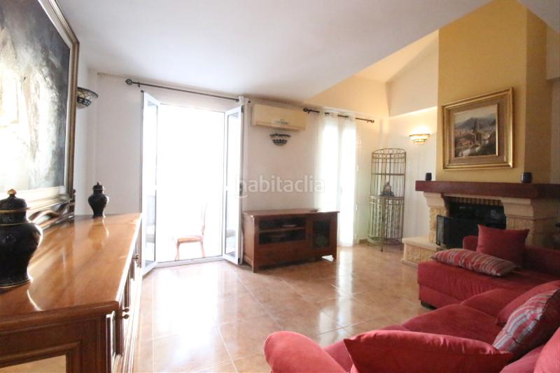 Foto 70b3fbf8-072e-4963-b172-70ab304851e1. Dúplex amb xemeneia a Puerto Marina Benalmádena