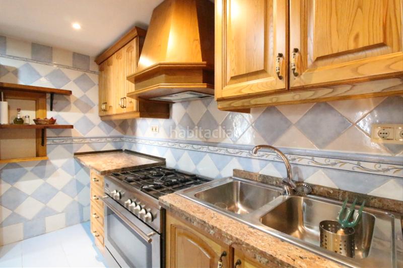 Foto e786b72f-a97c-49b1-a077-e2f2c36ee7f6. Dúplex amb xemeneia a Puerto Marina Benalmádena