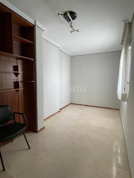 Foto d5e4f43c-6642-42f4-b9e0-bbe853eca6b6. Piso  en avenida de medina azahara en Ciudad Jardín - Zoco Córdoba