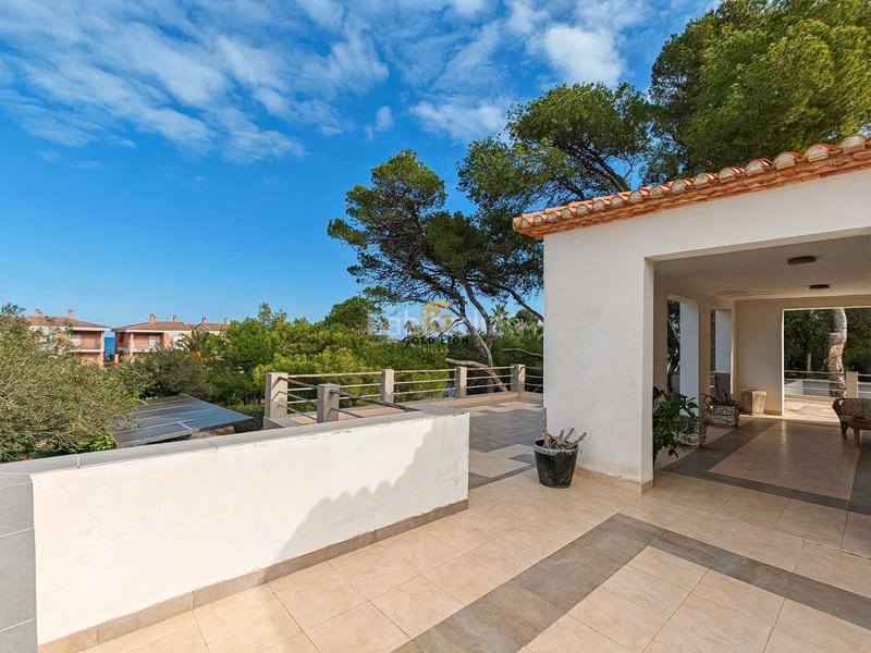 Foto a620f11b-e31f-4143-a984-52eb8e32271b. Chalet in carrer fènix in Las Rotas / Les Rotes Dénia