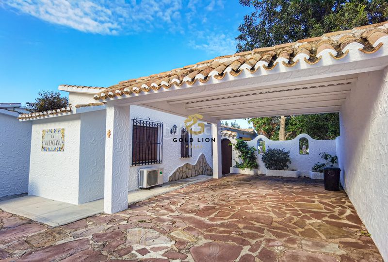 Foto dfbd9d0e-8635-477e-8880-895977370779. Chalet en cl flor de lis en El Montgó Dénia