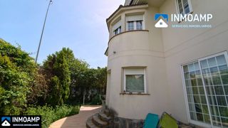 Xalet  Calle altos (los). Inmoamp vende chalet grande con buhardilla y piscina en residenc