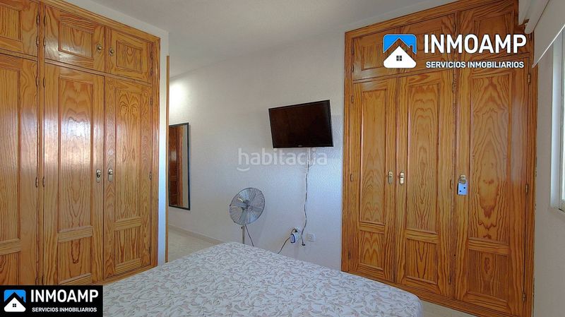 Foto 0bab9256-d1ff-4490-8b6c-970d521d0805. Casa aparellada amb aparcament a Carranque