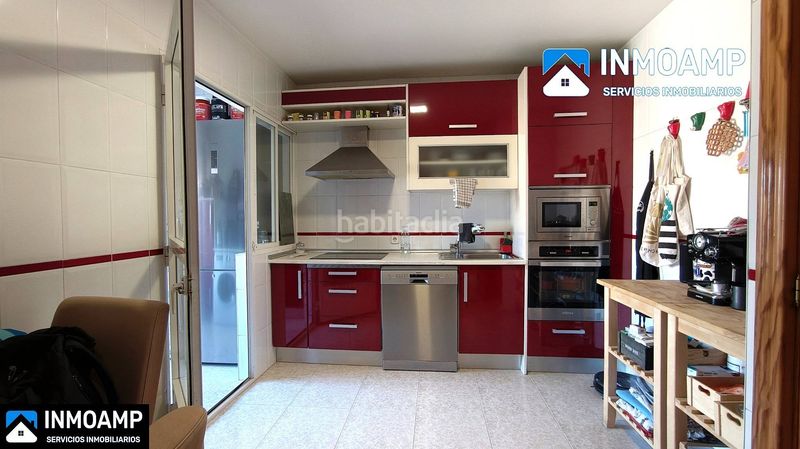 Foto 0f730394-487e-4107-a1a8-da3bcdd953cb. Casa aparellada amb aparcament a Carranque