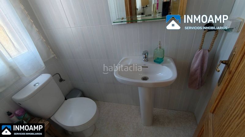 Foto 3b070a54-b305-4260-9e12-0bf4a48b064d. Casa aparellada amb aparcament a Carranque