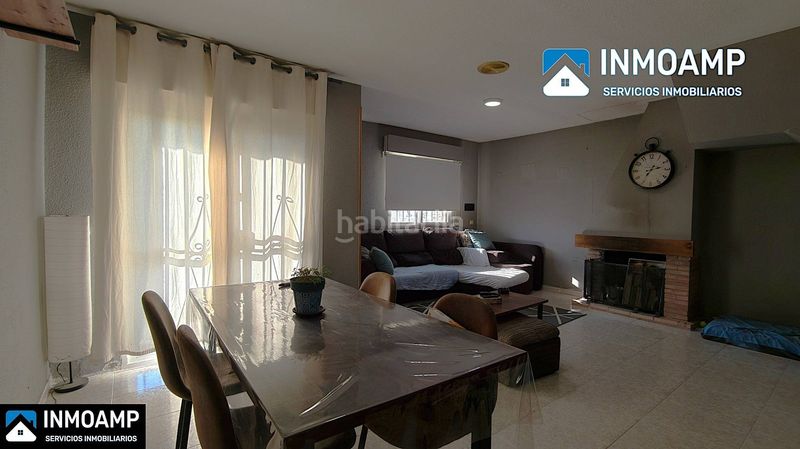 Foto 9a52319f-cfdc-4eb4-b8ae-aff1cbd3e65b. Casa aparellada amb aparcament a Carranque