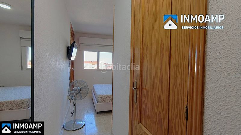 Foto a5f7c6ee-930b-420b-bfe1-bbb60f1df123. Casa aparellada amb aparcament a Carranque