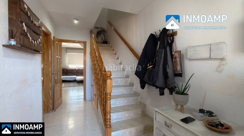 Foto b57b494c-2efc-4d65-88a5-71b838948f1a. Casa aparellada amb aparcament a Carranque