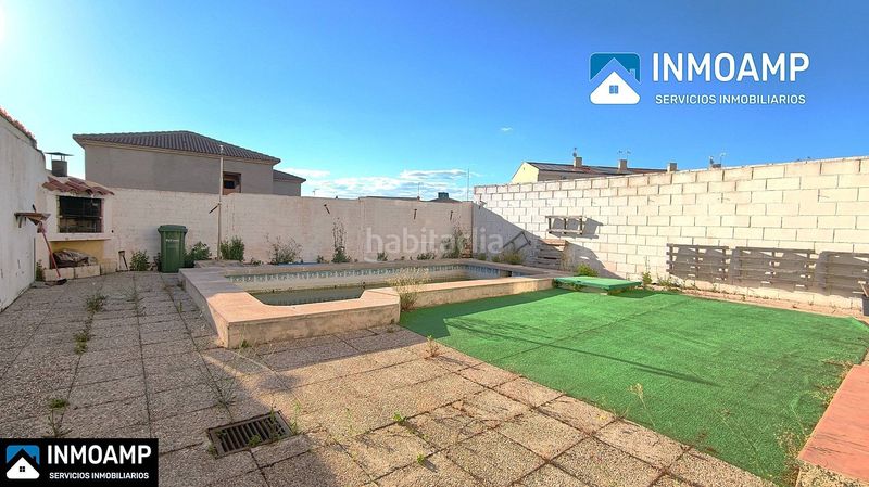 Foto c3958285-e19d-4a08-956a-10bcb96594ad. Casa aparellada amb aparcament a Carranque