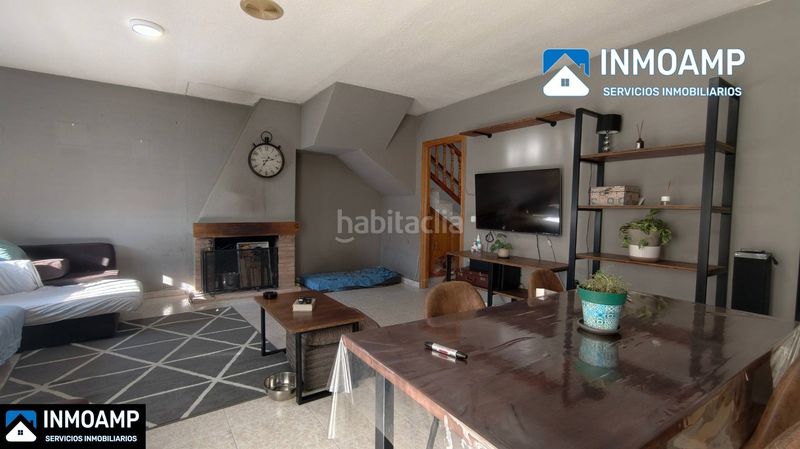 Foto c3e3f84b-a285-40f1-be2e-a2c3606907a2. Casa aparellada amb aparcament a Carranque