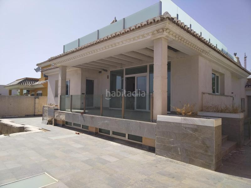 Foto d762c981-fff9-4404-bab3-f76a4aba2bf4. Chalet mit heizung parking pool in La Cala del Moral Rincón de la Victoria