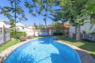 Casa  Calle reina faviola. Estupenda casa independiente en el palo, malaga.