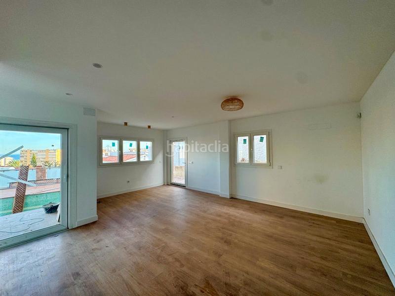 Foto 708566db-03bd-4e99-93d5-fa0f4cf96fd1. Dachwohnung mit parking pool in Montemar Torremolinos