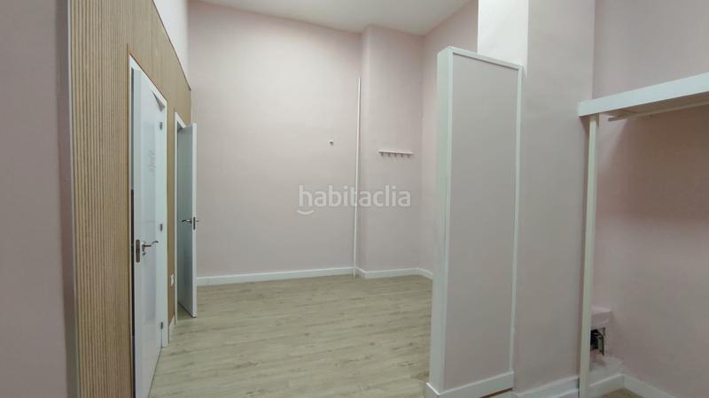 Foto 81bf7fce-5c73-46c1-b632-387da40e9ddb. Alquiler local comercial amplio local comercial en el corazón en Málaga