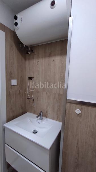 Foto 90a47eb1-f9ed-4060-9cc2-e41d8a243100. Alquiler local comercial amplio local comercial en el corazón en Málaga