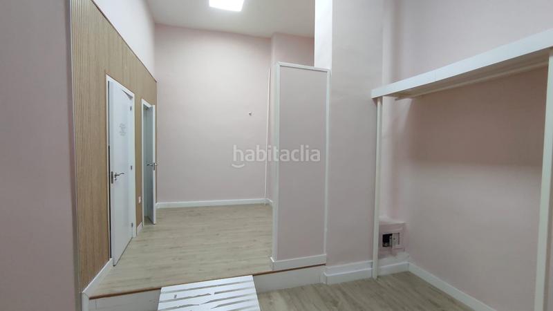 Foto e1552c52-04a2-44d8-a74a-41a425db953c. Alquiler local comercial amplio local comercial en el corazón en Málaga