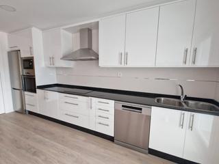 Location Appartement  Rúa lama da gándara. Piso de tres habitaciones