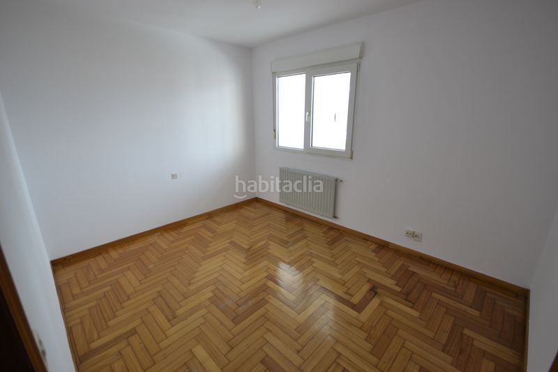 Foto bd09f175-8623-4d43-a656-1b79050c7d8b. Lloguer pis amb calefacció aparcament a Residencia - Abella Lugo