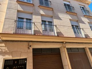 Pis  Travesía de torres. Atico en todo el centro en buen estado y con mucha terraza