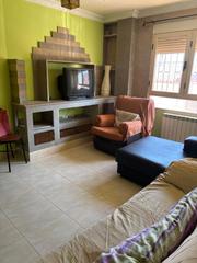 Pis  Calle juan valero. Piso seminiuevo  con un precio de 80000 € con garaje y trastero